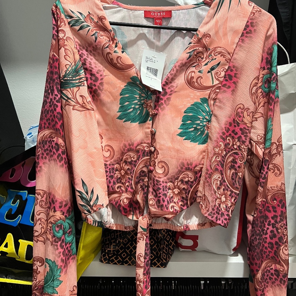Guess blouse nwt sz small